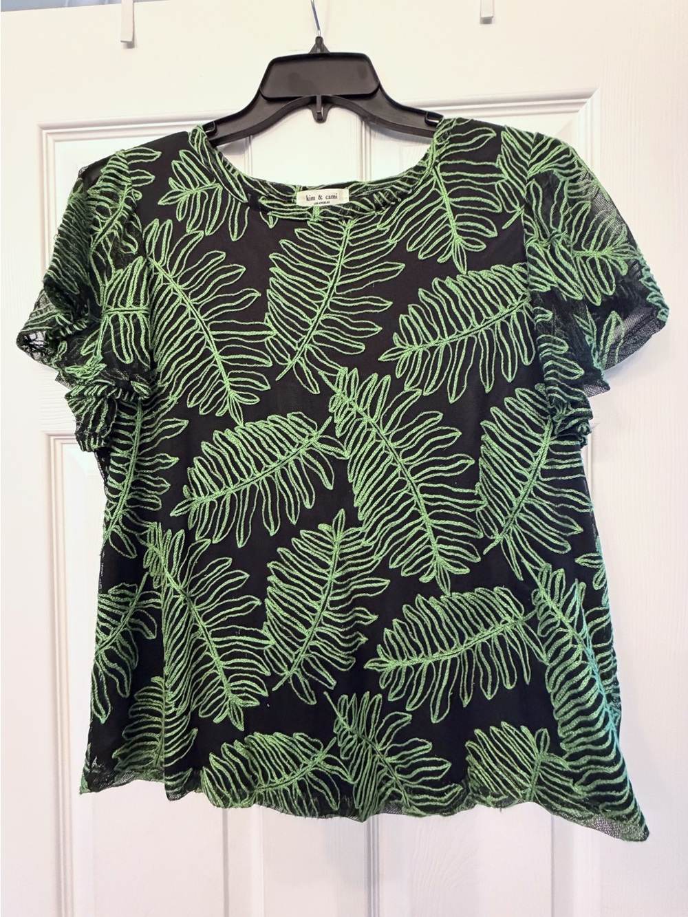 Kim & Cami Green Leaf Embroidered Short Sleeve Top